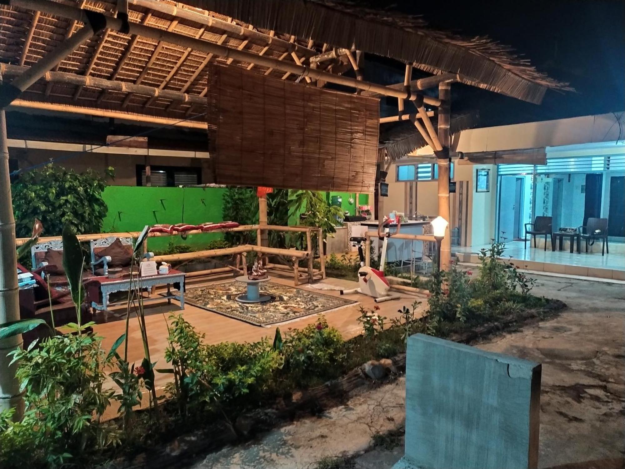Robiu Homestay Banyuwangi  Exterior photo